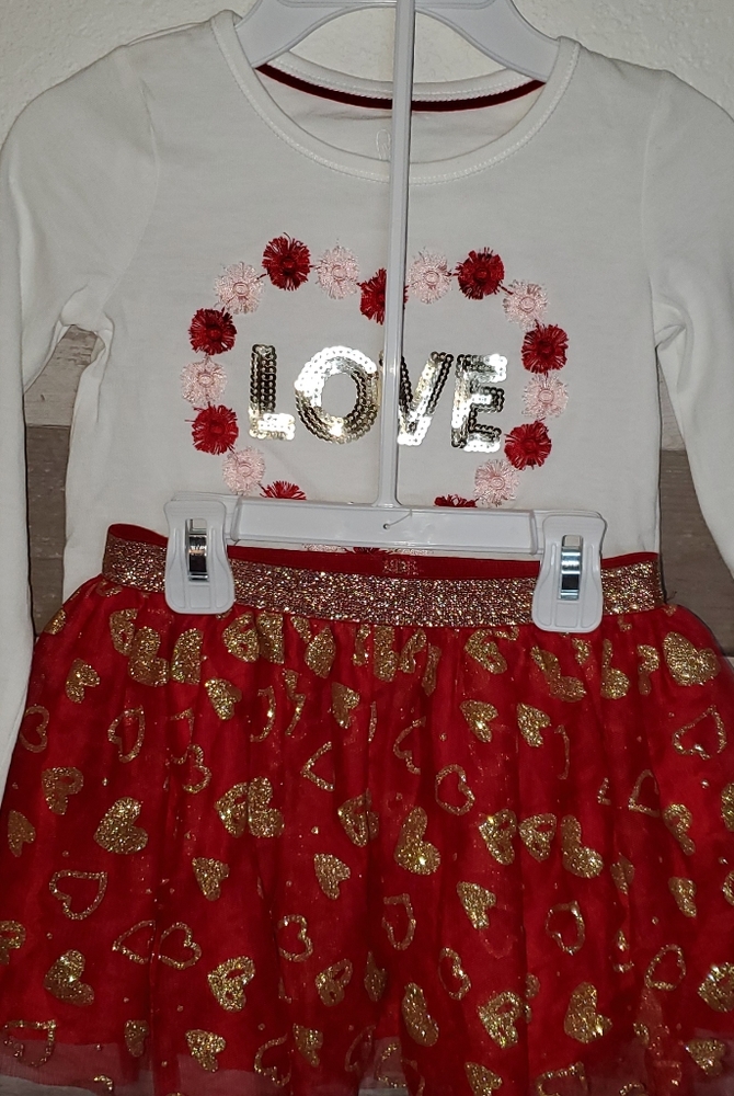 Love 2 piece set brand new without tag